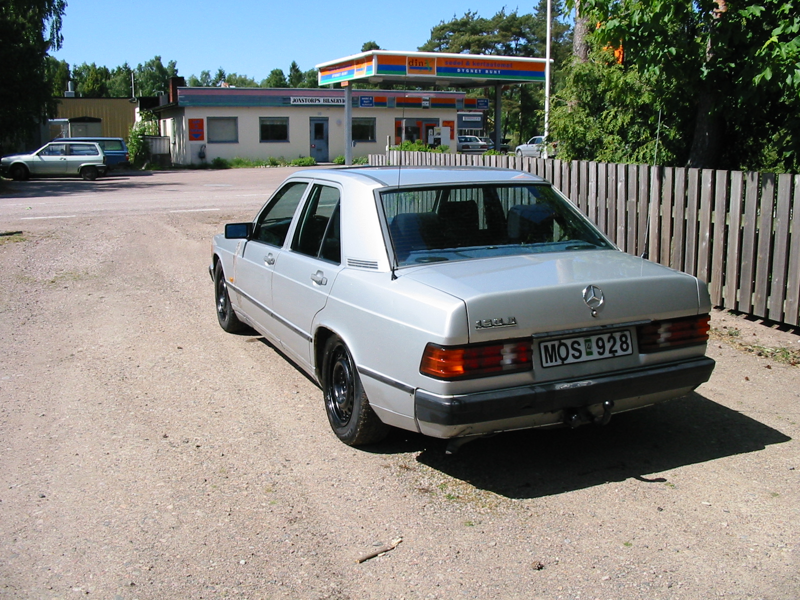 Click to display next picture