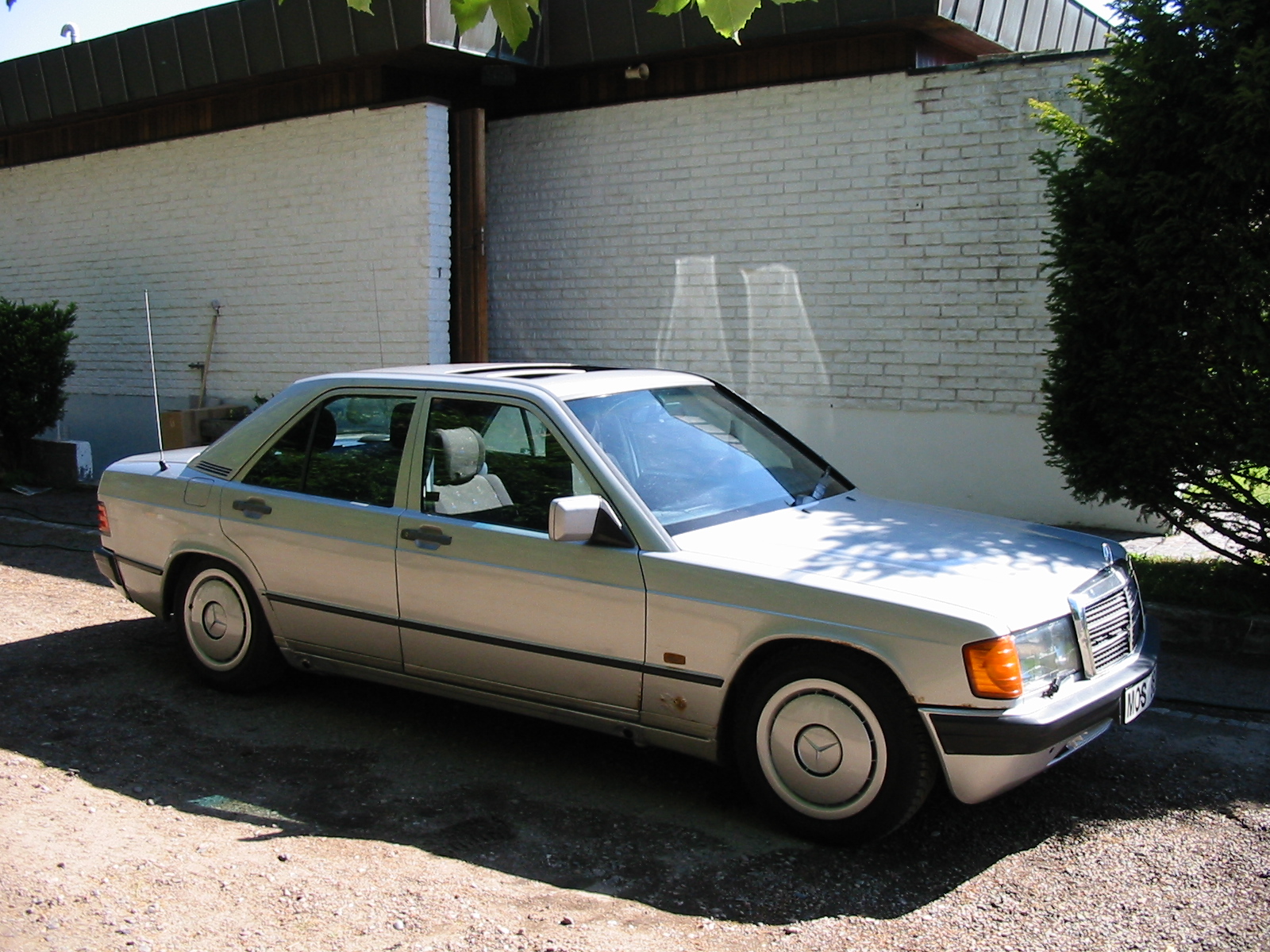 Click to display next picture