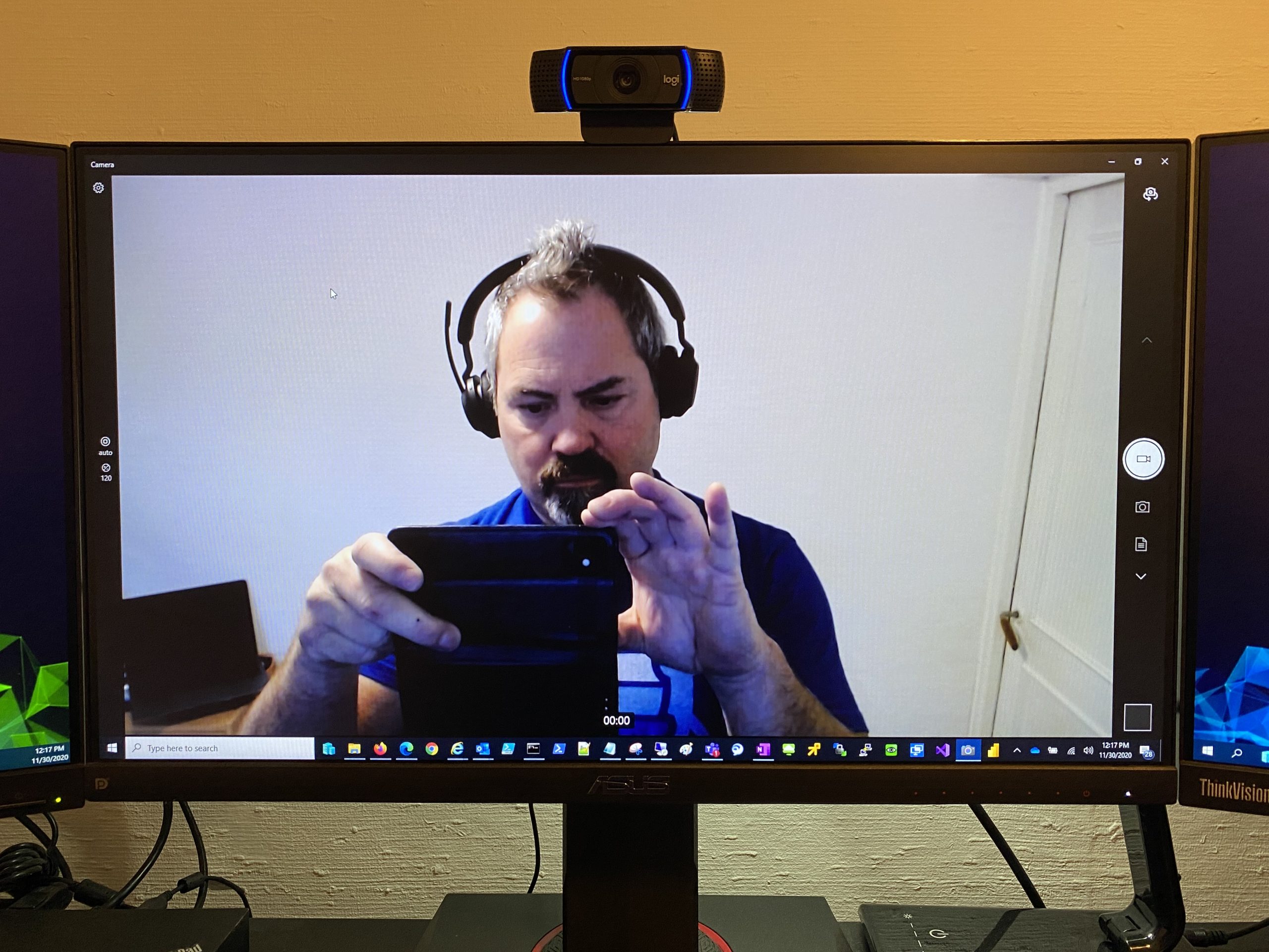 connect logitech webcam to monitor